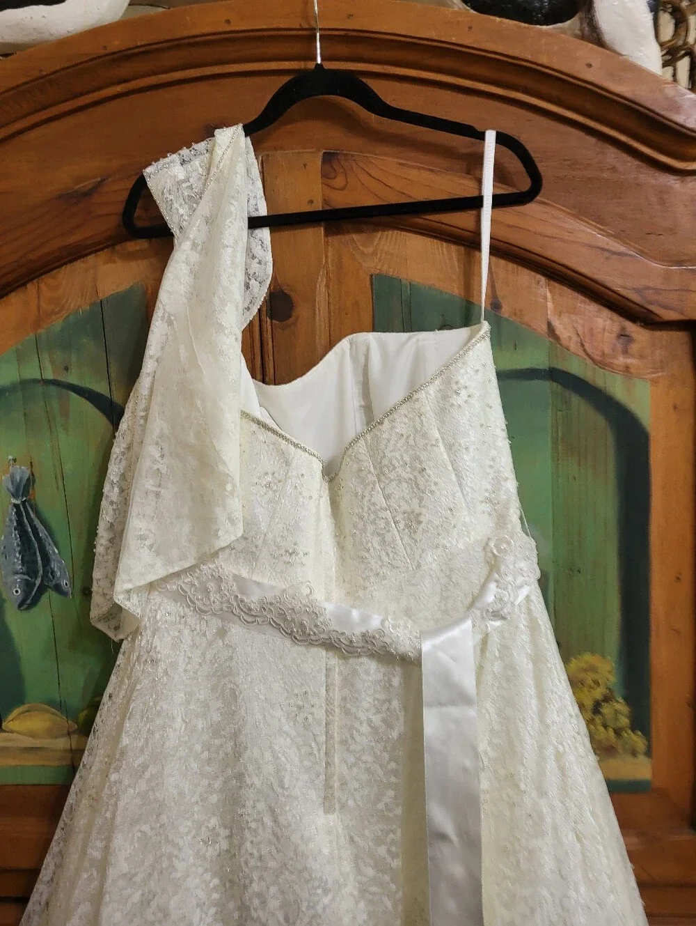 David's Bridal Lace A-Line Wedding Dress With Delicate Cap Sleeves Top - Picture 7 of 10